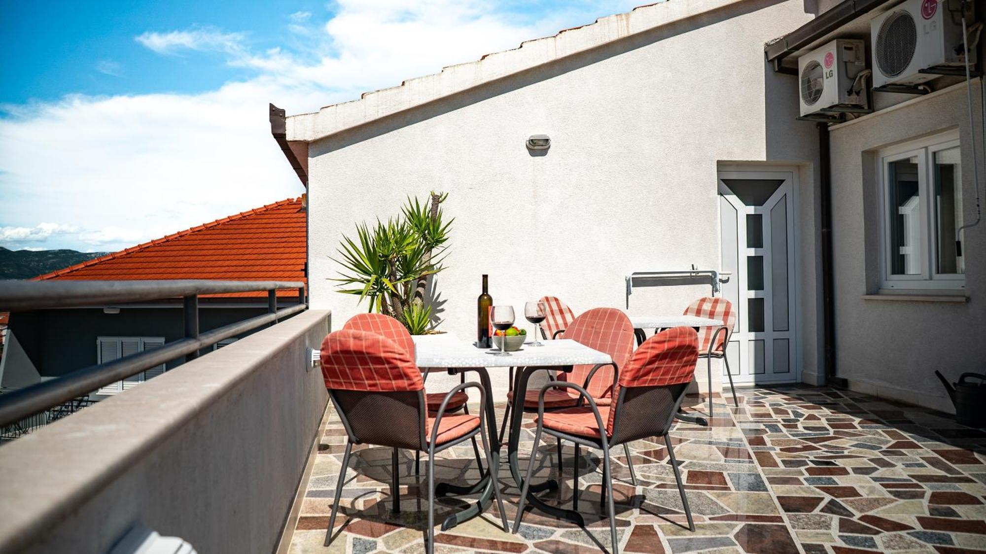 Apartments Kudelik Trogir Exterior photo