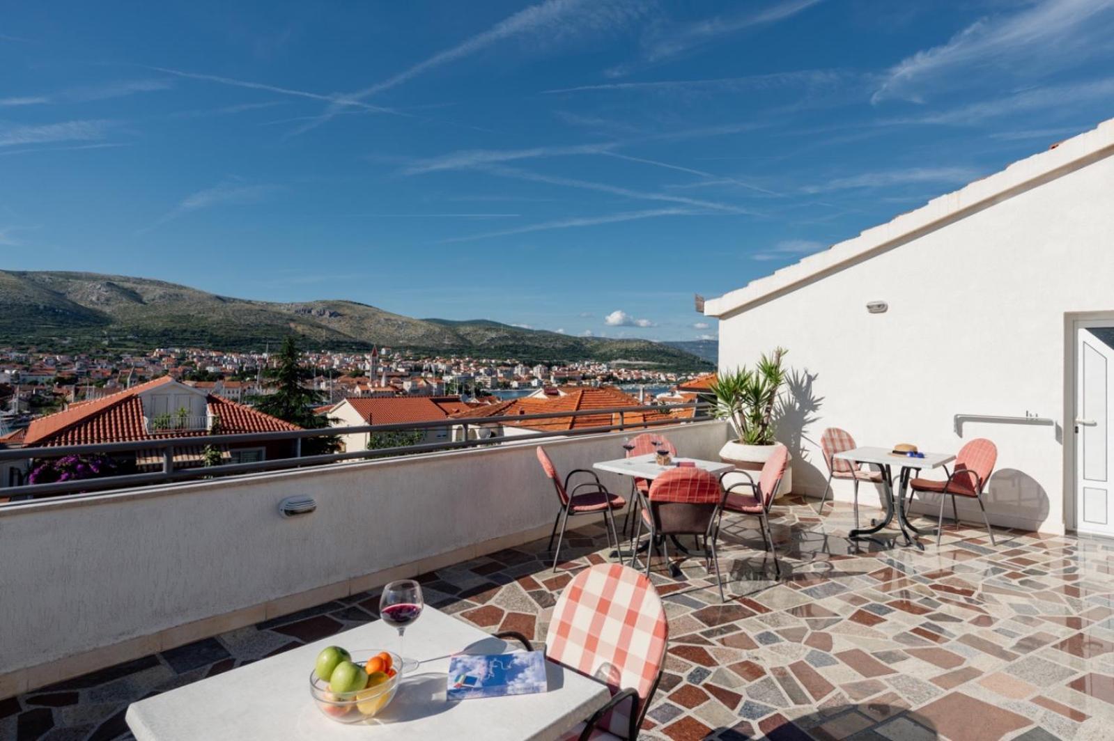 Apartments Kudelik Trogir Exterior photo